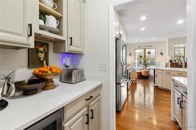 Kitchen with light hardwood / wood-style floors, h
