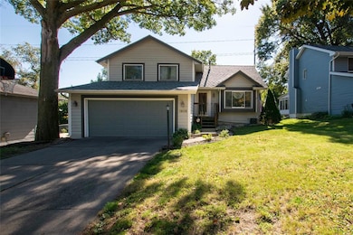 1905 E Maish Ave, Des Moines, IA 50320 - photo 2