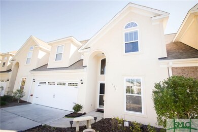 Meticulously kept townhouse in an amazing location