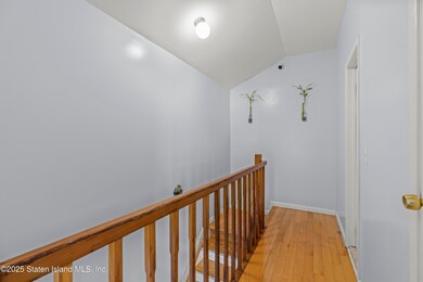 35 Country Dr N unit A, Staten Island, NY 10314 - photo 7