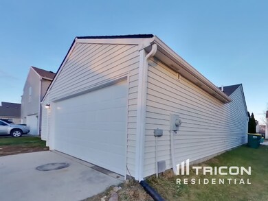 2318 Blackthorn Dr, Franklin, IN 46131 - photo 2