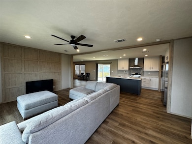 191 Holly Pond, Onalaska, TX 77360 - photo 2