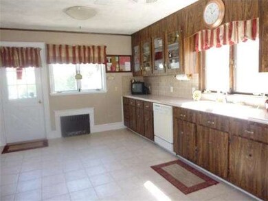 11 Coolidge St, Everett, MA 02149 - photo 4