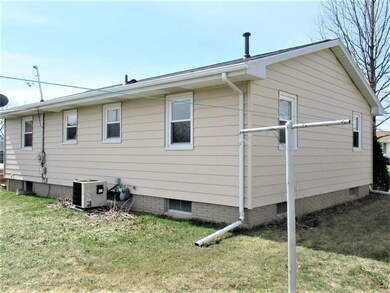 2021 26th St SW, Cedar Rapids, IA 52404 - photo 4