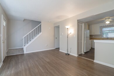 2908 W John St unit B, Champaign, IL 61821 - photo 4