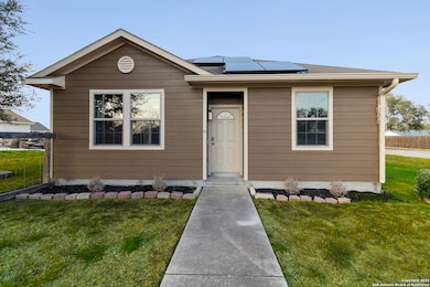 402 W Sullivan St, Skidmore, TX 78389 - photo 2