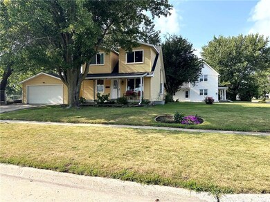 922 N 10th Ave E, Newton, IA 50208 - photo 3