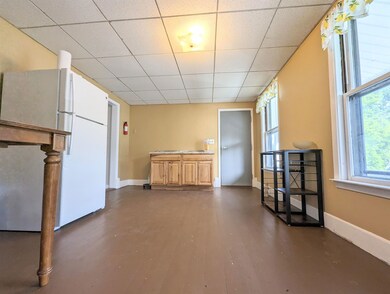 400 Cliff St unit 2, Saint Johnsbury, VT 05819 - photo 4