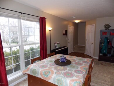 8106 Apple Valley Dr, Louisville, KY 40228 - photo 6