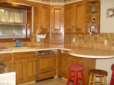 Updated Kitchen w/ Breakfast Bar All Appliances In