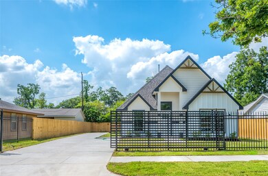 7425 Caddo Rd, Houston, TX 77016 - photo 3