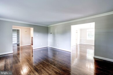 10518 Hunting Crest Ln, Vienna, VA 22182 - photo 7