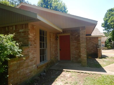 10502 Saber Ct, Houston, TX 77038 - photo 3