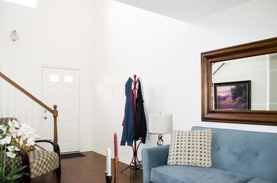 02 Great Room to Entry