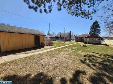 516 6th St SW, Chisholm, MN 55719 - photo 4