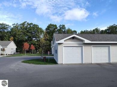 1542 Simsbury St, Traverse City, MI 49686 - photo 4