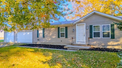 705 E Third St, Fairmount, IN 46928 - photo 2