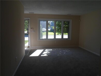 Living Room. Pic 1 of 1
