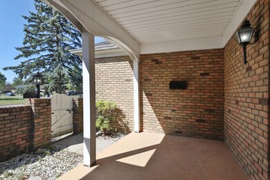 814 Meadowview Dr, Columbus, OH 43224 - photo 5