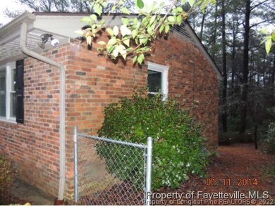 427 Mcrae Dr, Fayetteville, NC 28305 - photo 3