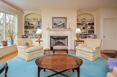 007-Living_Room-921095-mls