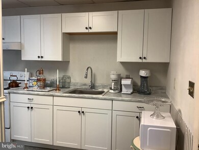 270 S Washington St, Berkeley Springs, WV 25411 - photo 2