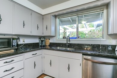 1460 Honeysuckle Ave, Medford, OR 97504 - photo 4