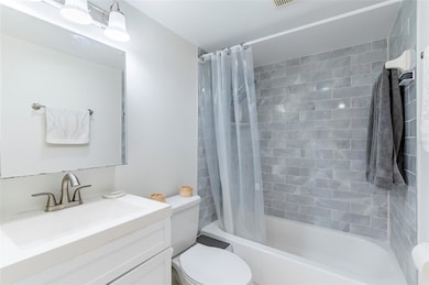 7182 E Bank Dr unit 7103, Tampa, FL 33617 - photo 6