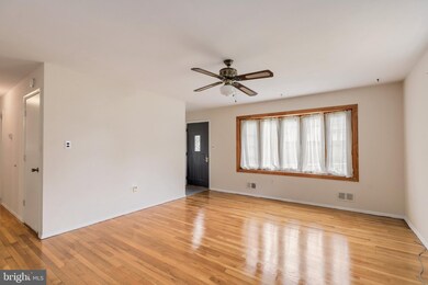 9008 Anna Dr, Clinton, MD 20735 - photo 4