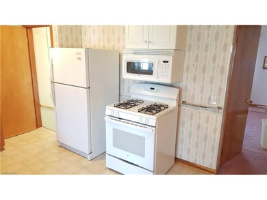All appliances do stay with the home and are very 