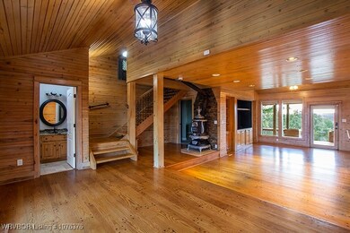 Entry/living room