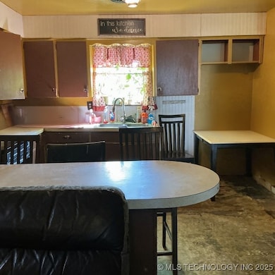 101 SW Hayes St, Idabel, OK 74745 - photo 6