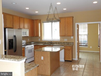 13101 Park Crescent Cir, Herndon, VA 20171 - photo 2