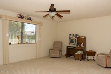 Large family room, ceiling fans.