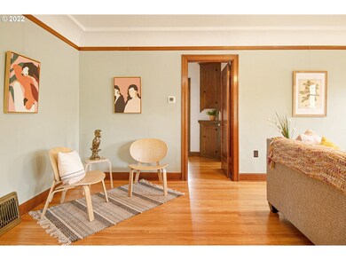 Living Room/Entrance