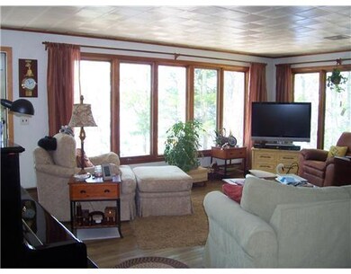 Living Room. Windows, windows.