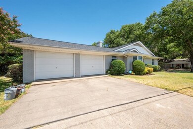 1201 Red Oak St, Ennis, TX 75119 - photo 3
