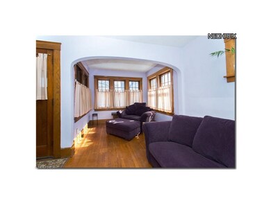 Separate sitting room with 3 walls of windows to p