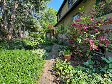 FLAGSTONE PATHWAYS