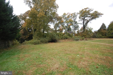 2818 Cedar Ln, Vienna, VA 22180 - photo 2