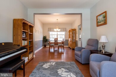 19204 Jamestown Dr, Hagerstown, MD 21742 - photo 5