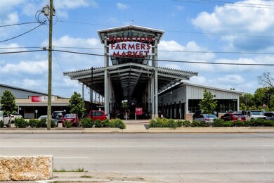 The home offers many nearby neighborhood convenien