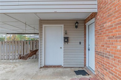 2235 Shadow Valley Rd unit F, High Point, NC 27265 - photo 5