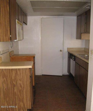 80047194 Kitchen