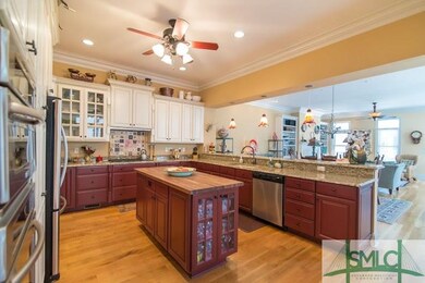 Gourmet Kitchen - Granite Counters