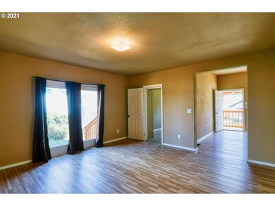 625 SE 3rd St, Pendleton, OR 97801 - photo 5