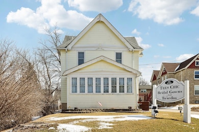 6-web-or-mls-N90W17032 Appleton Ave-006