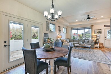 402 Waterside Dr, Central Point, OR 97502 - photo 6