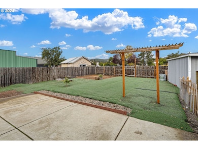 155 E Main St, Lowell, OR 97452 - photo 7