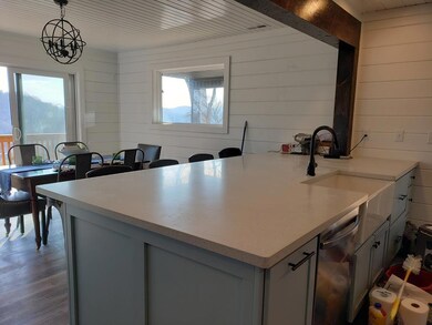 hugh island overlooking dining, deck & lakeview!
